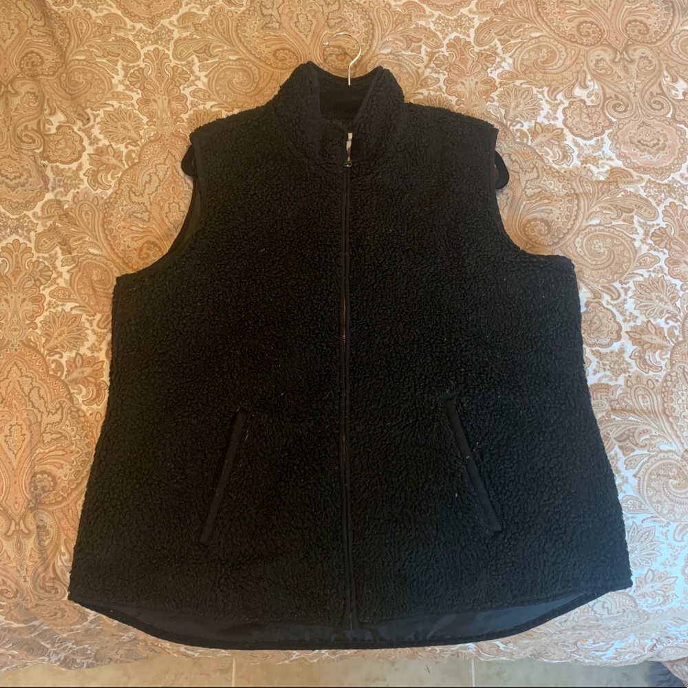 Old navy women’s black vest XL